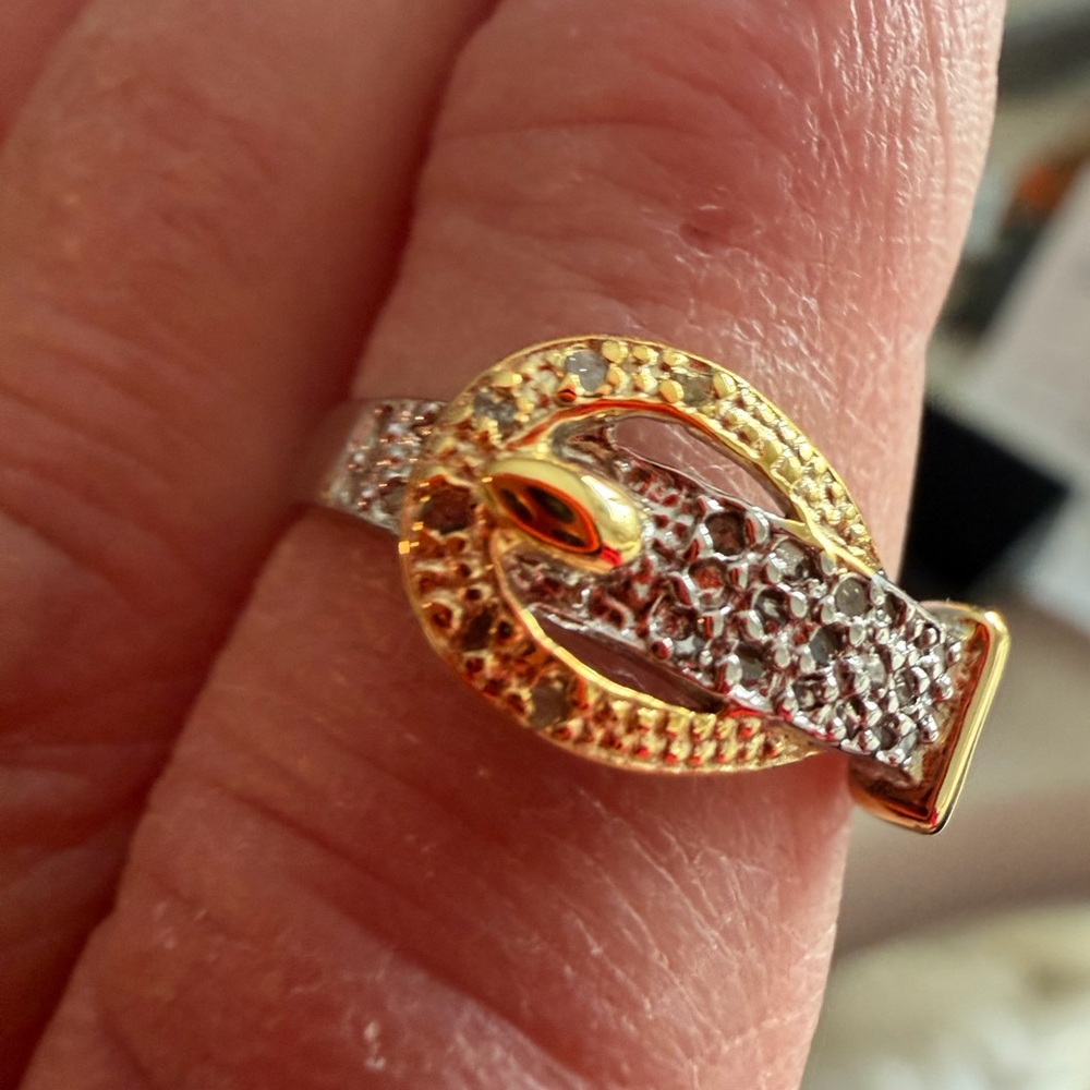 Elegant Gold and Silver Buckle Ring